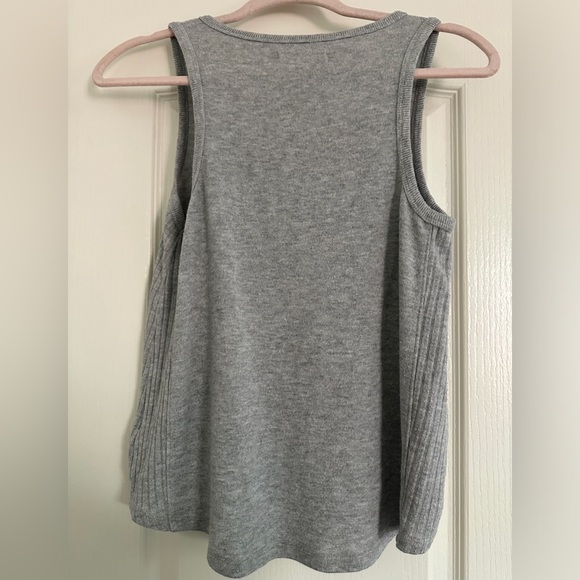 Lucky Brand 🍀 light grey thin sweater tank top - Picture 2 of 9
